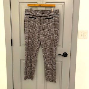 Soho black patterned ankle pants